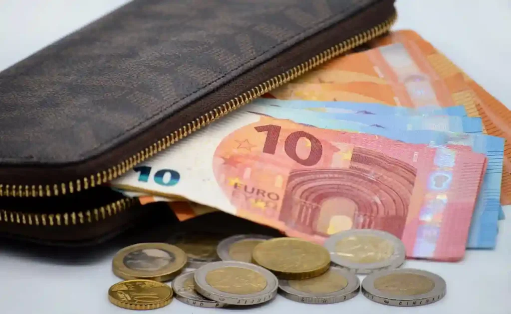 Custos do visto americano em 2026: taxa consular paga por aposentado brasileiro